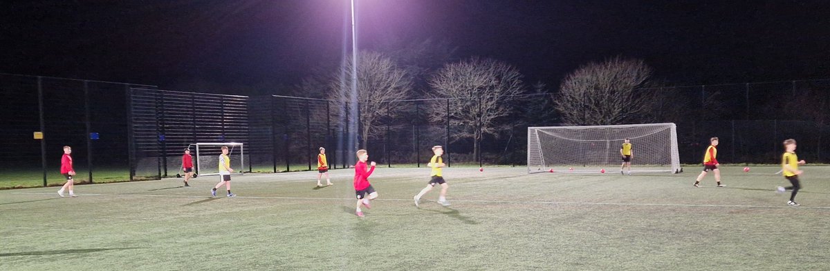 west_endfc's tweet photo. @west_endfc Reds U16s Working hard tonight at training. If you are currently playing A or B league and are  interested in a new challenge, please get  in touch by contacting westendfc2009@gmail.com 
Or DM on here. https://t.co/uZd6rMtI6M