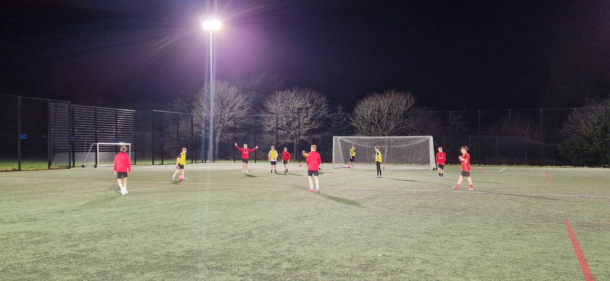 west_endfc's tweet photo. @west_endfc Reds U16s Working hard tonight at training. If you are currently playing A or B league and are  interested in a new challenge, please get  in touch by contacting westendfc2009@gmail.com 
Or DM on here. https://t.co/uZd6rMtI6M
