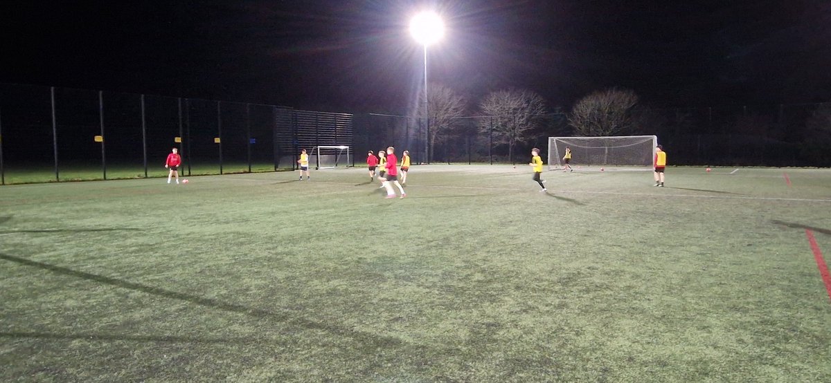 west_endfc's tweet photo. @west_endfc Reds U16s Working hard tonight at training. If you are currently playing A or B league and are  interested in a new challenge, please get  in touch by contacting westendfc2009@gmail.com 
Or DM on here. https://t.co/uZd6rMtI6M