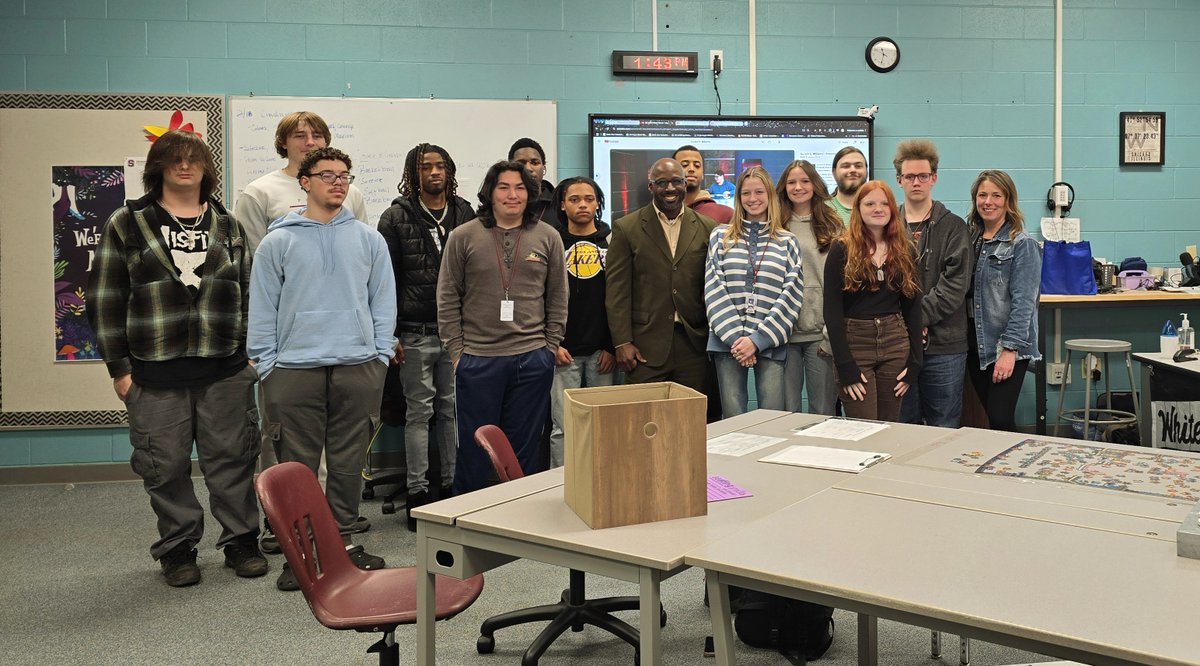 LUTVNews7's tweet photo. @LUTVNews would like to sincerely thank @SilsbeeISD #HighSchool for allowing TV Studio Operations Manager @GordonSWilliams the chance to talk with her #avclass about #contentcreation &amp; what is offered in the @LamarCommDept.  #LamarUniversity #Communication #Media #Broadcasting https://t.co/kIpXG7xdYd