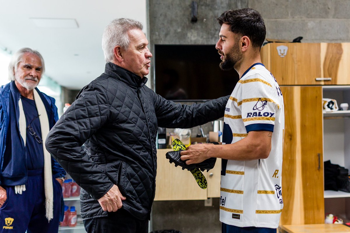 Ruben Duarte (@rubenduarte_27) on Twitter photo Un placer volver a verte mister y charlar un ratito contigo. Lo mejor siempre para ti y <a href="/miseleccionmx/">Selecciรณn Nacional</a>. ๐ค๐ผ๐ฒ๐ฝ Un placer volver a verte mister y charlar un ratito contigo. Lo mejor siempre para ti y <a href="/miseleccionmx/">Selecciรณn Nacional</a>. ๐ค๐ผ๐ฒ๐ฝ