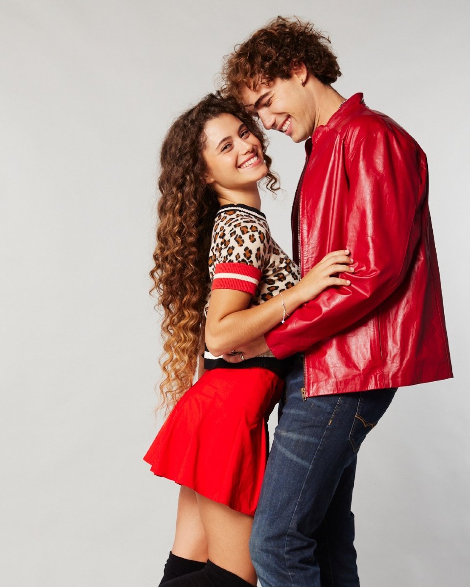 cris morena ATREVETE a hacerle algo a estos dos rulosos castaños con reflejos y yo te JURO q voy exclusivamente a la puerta de tu casa a pegarme un tiro