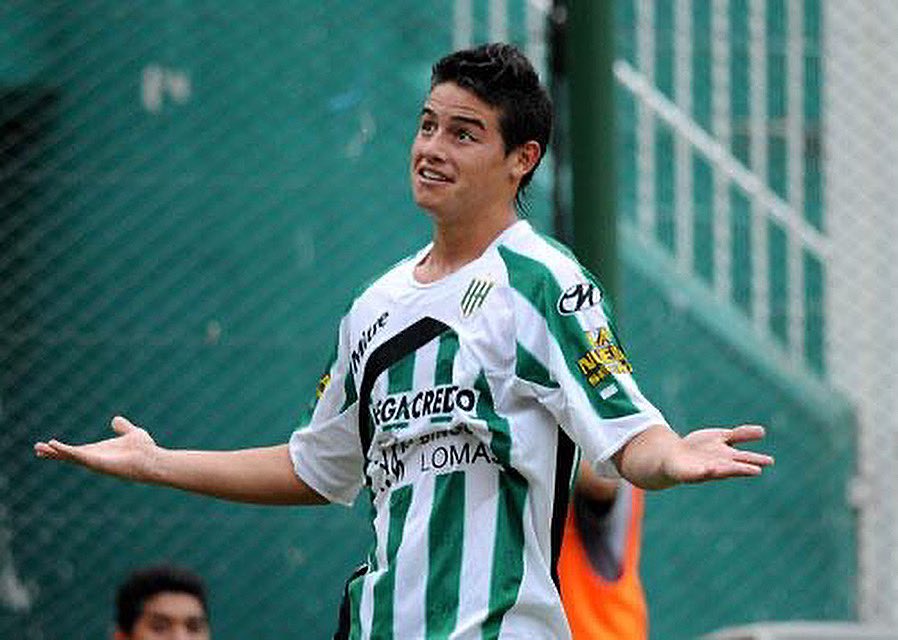 futbismo's tweet photo. Dizque la influencia de Bellingham, literalmente tenía 7 años cuando James en 2010 hizo esa celebración en Banfield.

Respeten los rangos. https://t.co/iNbhd2vOY8