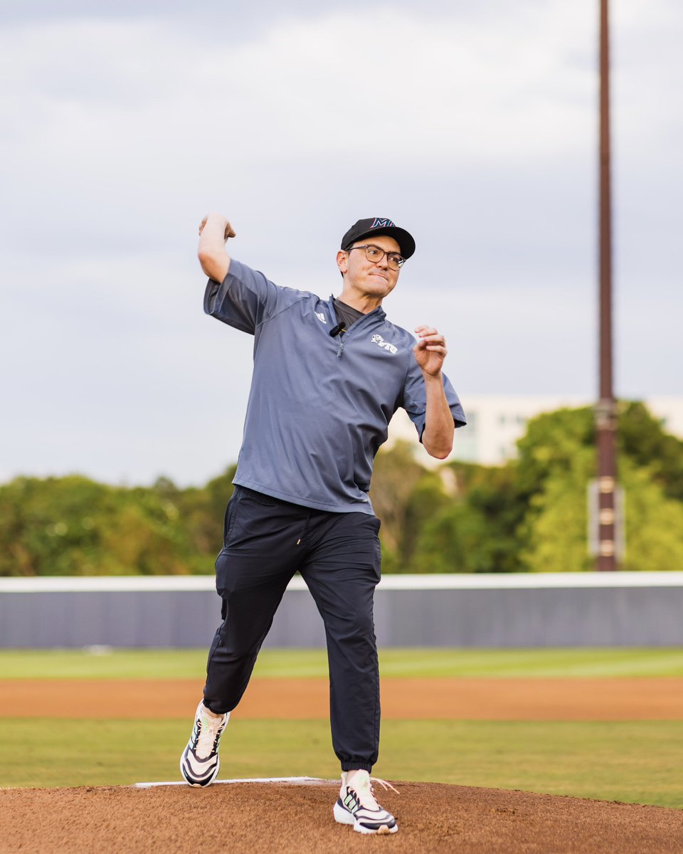 DAAANNN, guess who is making his 2025 broadcasting debut on Saturday? 😺 <a href="/LeBatardShow/">Dan Le Batard Show with Stugotz</a> 

<a href="/billygil/">Billy Gil</a> on the call (ESPN+) 📺