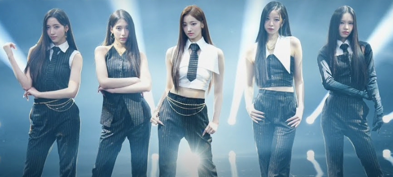 a2omay_kmulti's tweet photo. What I am kinda annoyed/upset about is the fact we have barely any info about these girls and they debuted 2 months ago. Why are you keeping them hidden!? As much as I like the rookies trainee's. You need to focus on your debut group. #A2OMay #Zalpha_Pop #A2O_MAY #SMLEE #A2O https://t.co/CENTMoAURf