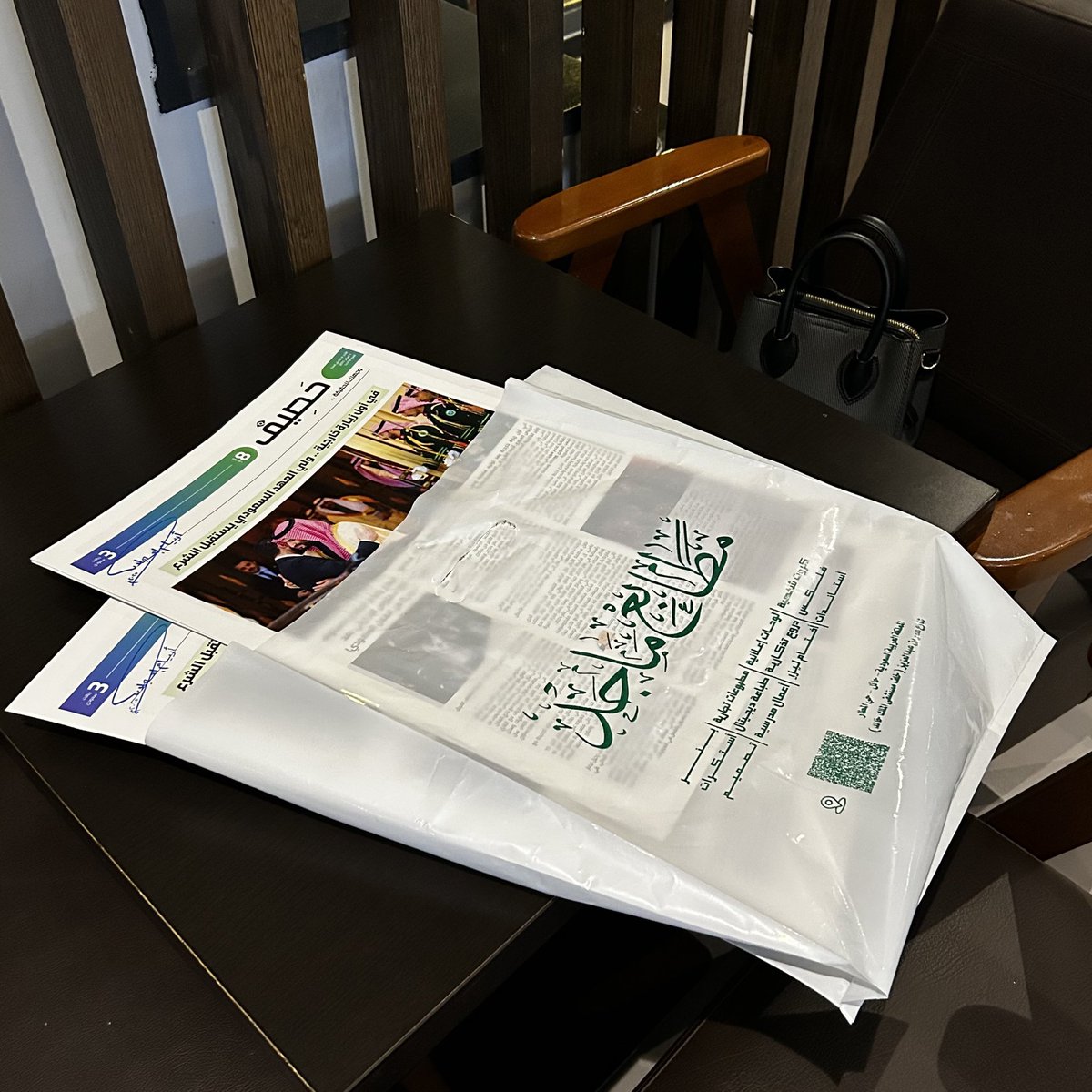 ariam_al1's tweet photo. حَـصِيف .. وجهتك للحقيقة !
احدى اعمالي الجامعية المتعبة والممتعة، أخذت مني الكثير من الوقت والجهد لكن خرجت بـ نتيجة مُبهرة مميزة ومرضية ولله الحمد 🤩.

فـأحببت مُشاركتكم صحيفتي السعودية قلبًا وقالبًا،
بالنسبة للصور تجمع بين "صحيفة حَـصِيف" والداعم الأول والـدي الغالي 🤍 https://t.co/7igmS00TCm