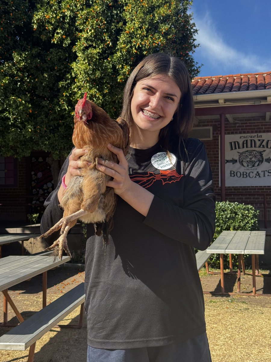 PimaAthletics's tweet photo. Aztecs @PimaWBB players visited Manzo Elementary last week during Love of Reading Week. They got to read to the kiddos in the classroom and outside and also meet their chicken.

Thank you @EbarMedia for capturing their visit.

#LoveOfReading #AztecTOUGH #PimaBasketball https://t.co/rWK2fipEuv