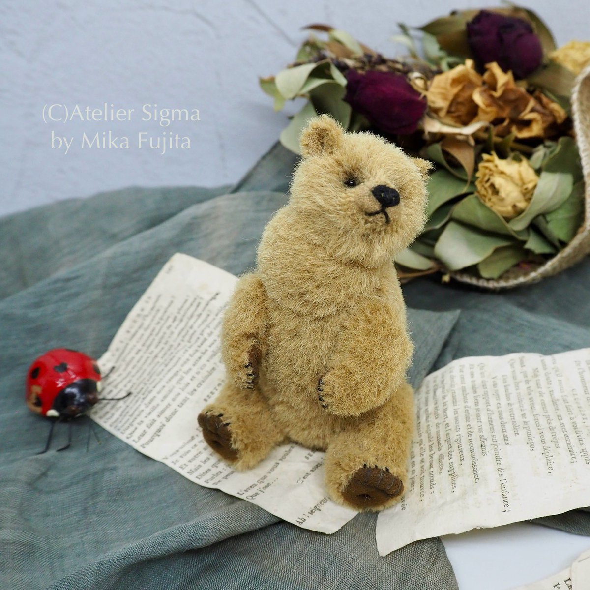 sigma_mikarin's tweet photo. “Weiss“
11.5cm
Alpaca, Glass Eyes,
6 joints
See you at the Hugglets Winter BearFest 2025 in London!
23 February 2025
Hugglets Winter BearFest 2025
at Kensington Town Hall, London
stand No.127
https://t.co/X7mm9TPmDx
#Hugglets
#WinterBearFest
#ateliersigma https://t.co/P9vyPtPI0R