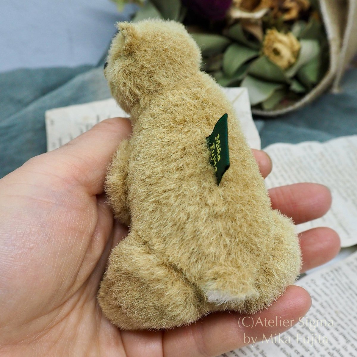 sigma_mikarin's tweet photo. “Weiss“
11.5cm
Alpaca, Glass Eyes,
6 joints
See you at the Hugglets Winter BearFest 2025 in London!
23 February 2025
Hugglets Winter BearFest 2025
at Kensington Town Hall, London
stand No.127
https://t.co/X7mm9TPmDx
#Hugglets
#WinterBearFest
#ateliersigma https://t.co/P9vyPtPI0R