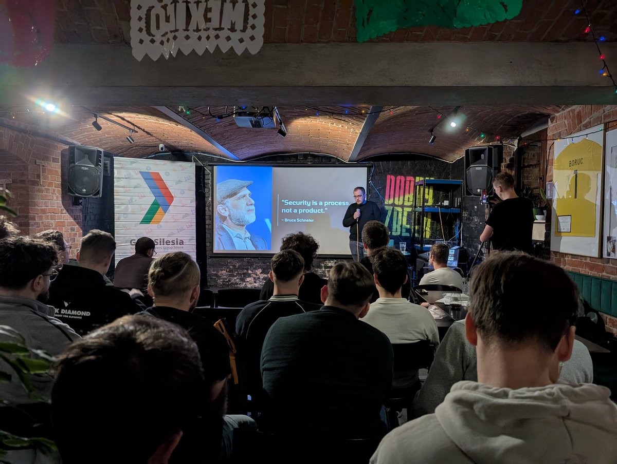 gawronlucas's tweet image. #FlutterSilesia in #Gliwice looks like #FlutterDev is strong in my neighborhood 💪