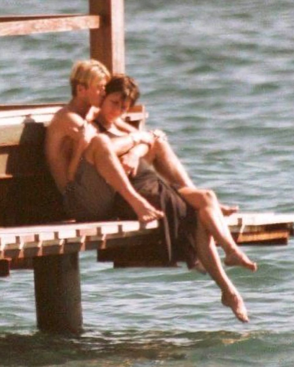 pedestrian's tweet photo. Victoria and David Beckham in the 2000s https://t.co/9ohPjyUPQt