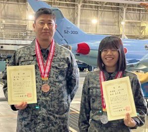 ASDF_ARW's tweet image. &lt;全自卓球大会&gt;
全自卓球大会に、浜松基地卓球部の代表として浜松救難隊長以下3名が参加しました。隊長は壮年部門(40才〜50才)でベスト16、服部1曹はベテラン部門B(50才以上)で第3位、木次3曹は女子シングルBで準優勝の快挙を達成しました。
#浜松救難隊 #全自卓球大会