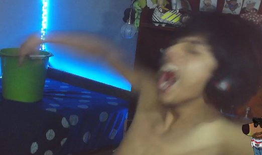Pan_Leon_'s tweet photo. @ElZeeeein A el jairolux que es muy bueno, míralo, es muy fortachon 🥺🥺 https://t.co/M2Y8oYLjlF