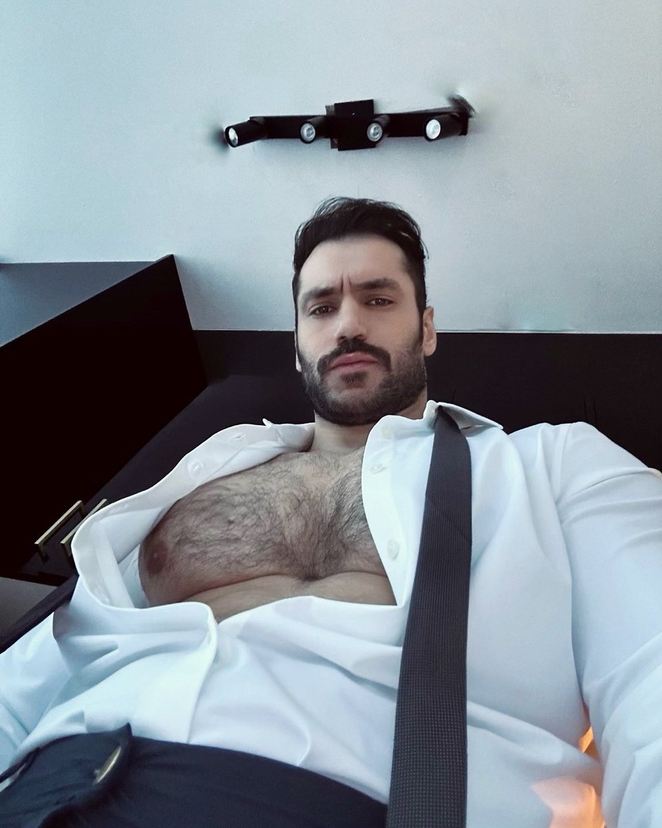 POLIXEM's tweet image. 𝙱𝙸𝚃𝙰́𝙲𝙾𝚁𝙰:

      👔