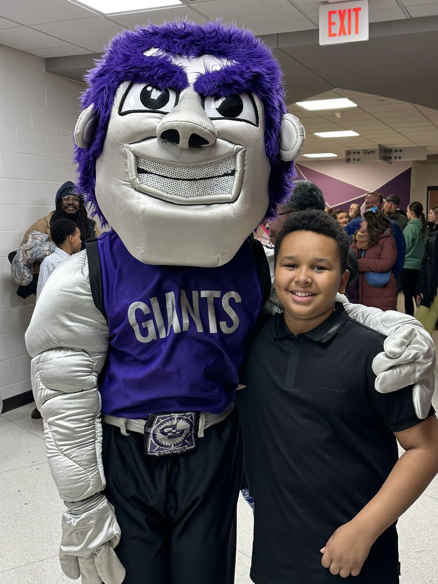 Once a Giant, always a Giant! #wearewayne <a href="/ToddAHawks/">Todd Hawks</a> @DrLindaWatkins <a href="/MeghanHighfield/">Meghan Highfield</a>