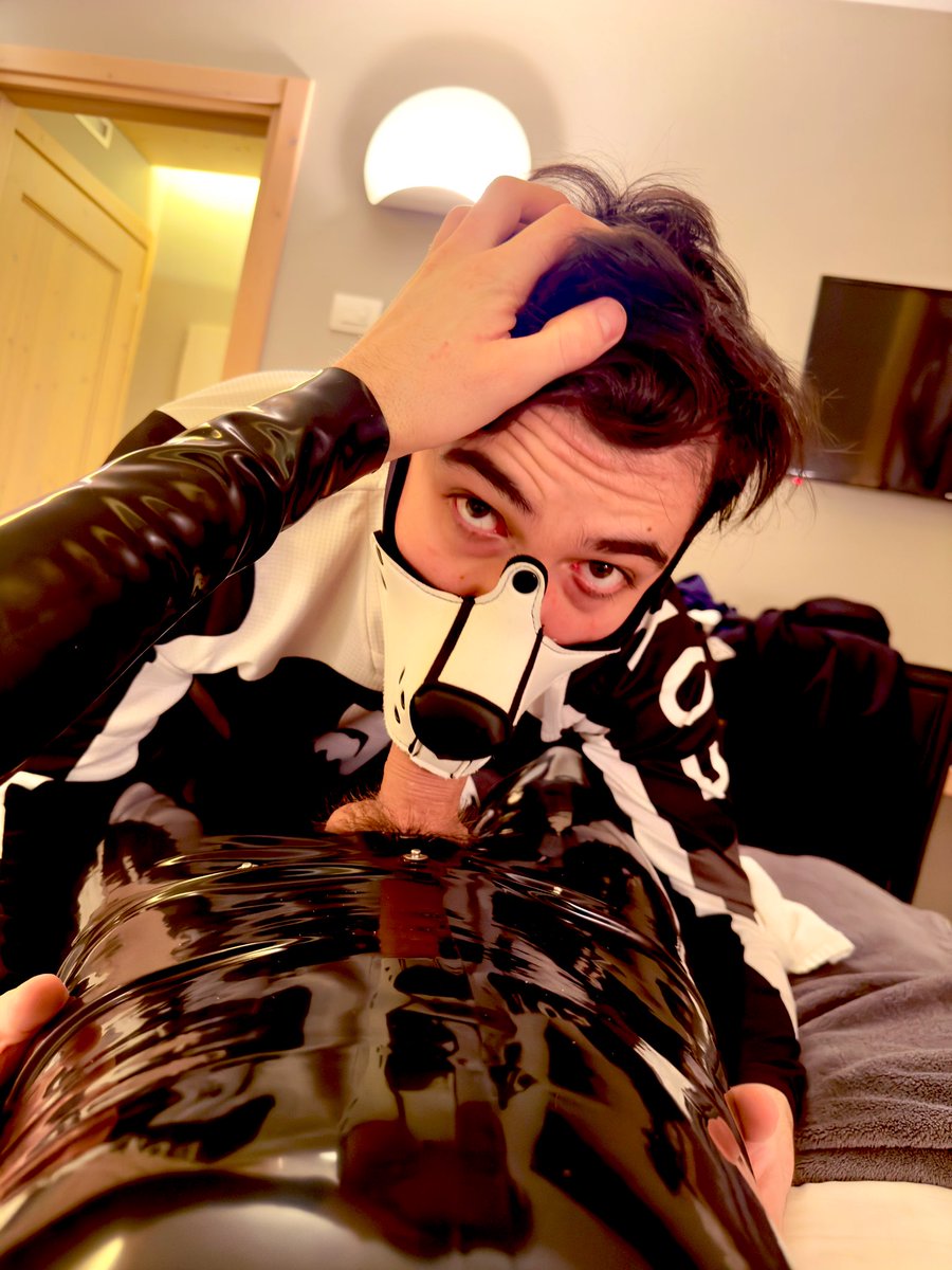 Being serviced while in rubber by <a href="/_jack220/">jack220</a>  😈🍆