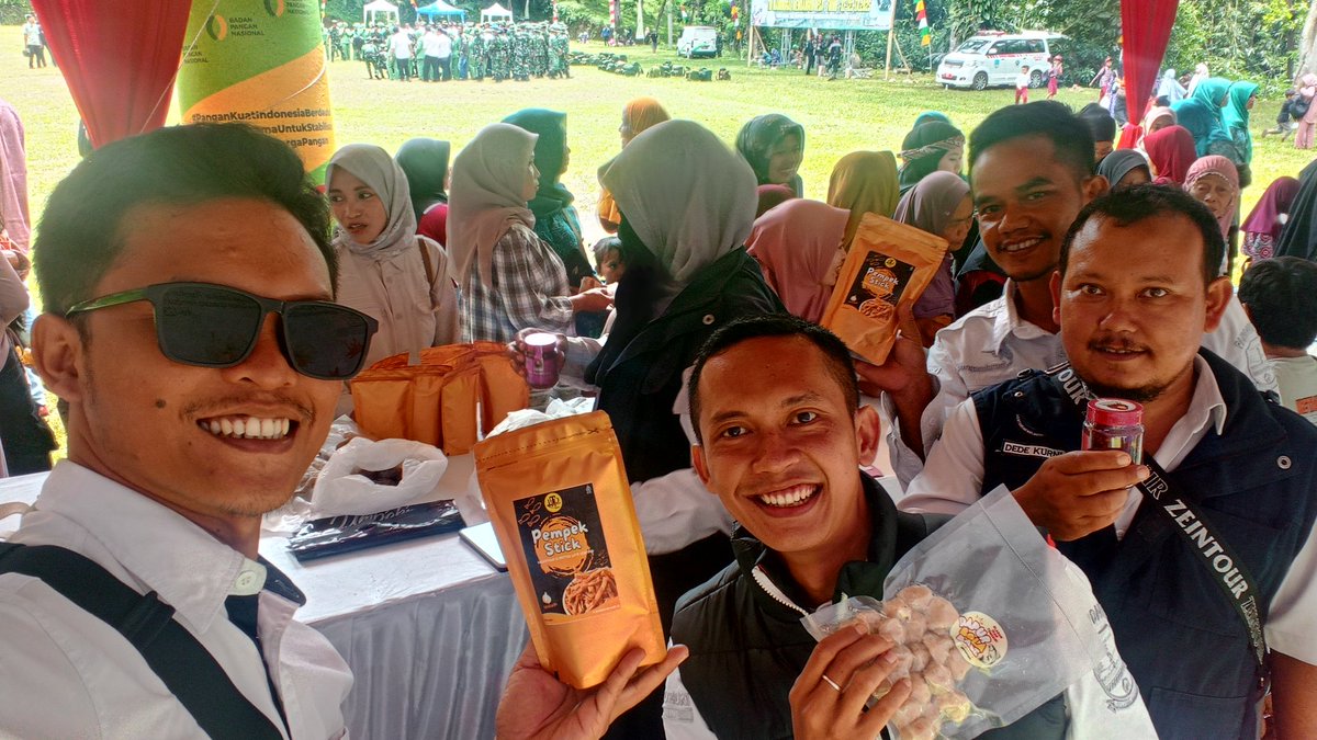 as_norisk's tweet photo. Rabu 19 Februari 2025, Luhkan Andris, kegiatan Gerakan Pangan Murah dalam rangka TMMD ke 123 Kodim  0625, bentuk  pemasaran produk pangan dengan harga terjangkau di langkap lancar Pangandaran
#Luhlapor
#giatluhkansatminkalbogor
@bppsdm_kp 
@brpbatpp_bogor 
@kodam3siliwangi https://t.co/LIRTz9VFm7