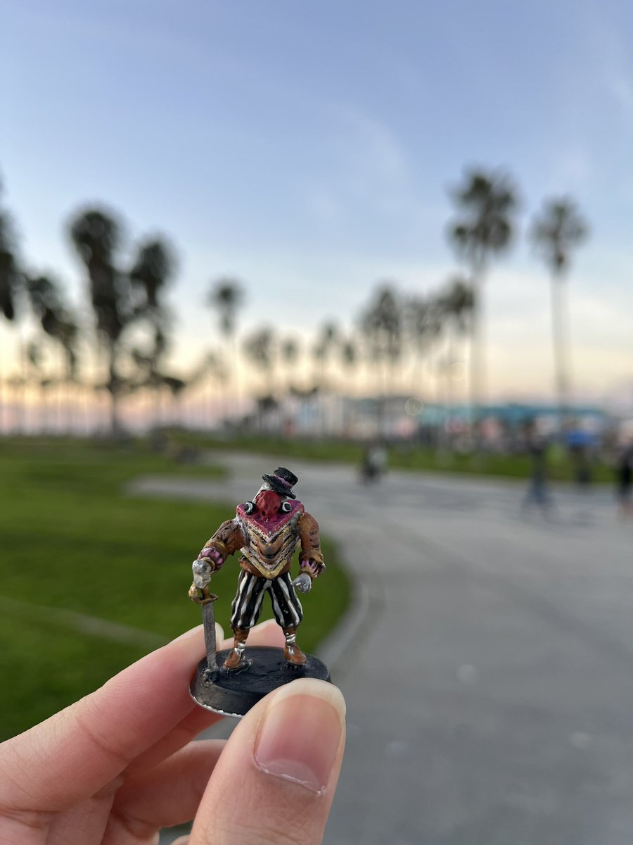 whereiscalroy's tweet photo. calroy is briefly in LA! (the venice boardwalk) https://t.co/ZhIycJet6i