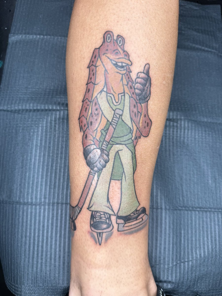 lexilafleur's tweet photo. Team Canada this, Team USA that. Well I’ve got an even bigger crisis on my hands. My husband just got a tattoo of Jar Jar Binks playing hockey 💀 https://t.co/icemTsOVP5
