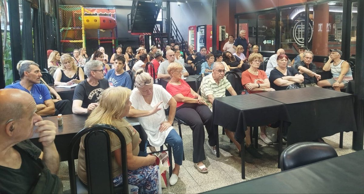 Marcelo Rivas reorganiza "La Marcelo T" en Lanús, consolidando su trayectoria y redefiniendo estrategias de cara a las elecciones. Con representantes de todos los barrios, buscan revitalizar la agrupación y adaptarse a los nuevos desafíos políticos y sociales.