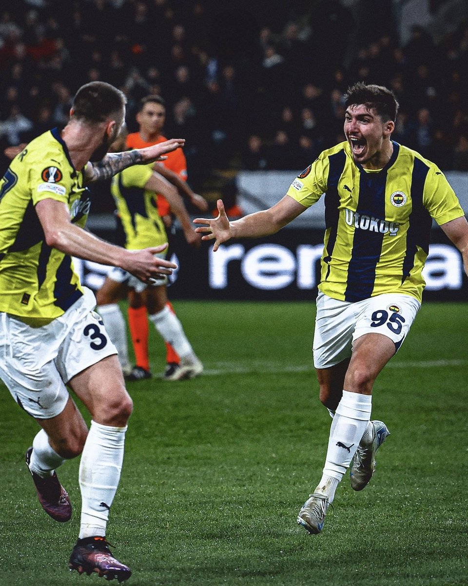 jonas_gfb's tweet photo. 💛💙💛💙 #YusufAkcicek #ElNesyri #yusuflar #Fenerbahçe #son16 https://t.co/hbkywn7Nf4