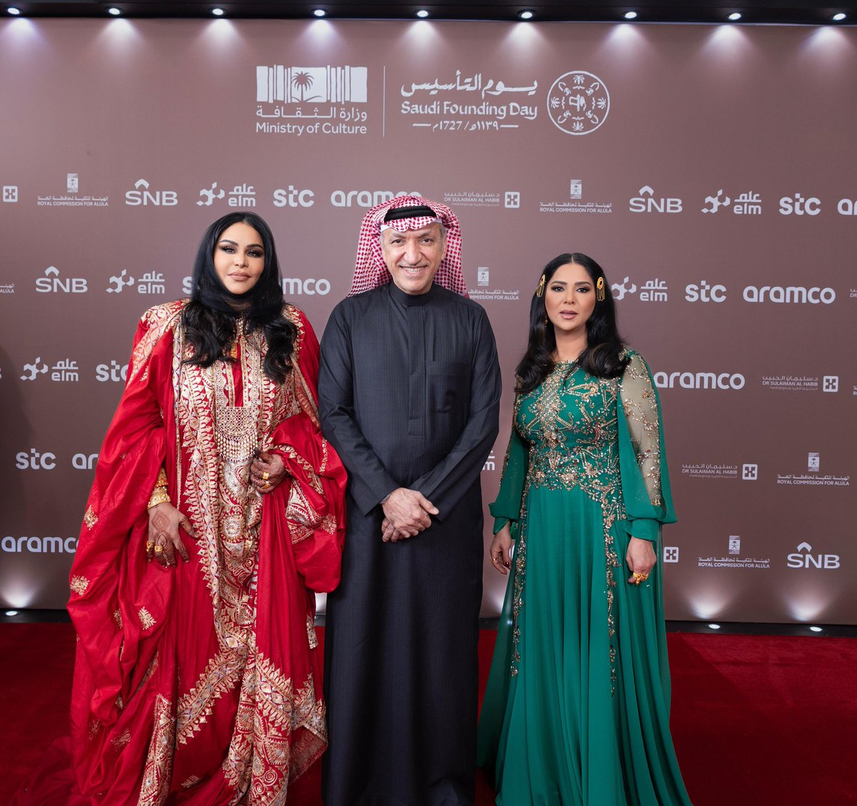 RotanaLive's tweet photo. اللقاء الإعلامي 🎥
للفنانة الكبيرة #نوال والفنانة الكبيرة #أحلام🤩
برفقة الرئيس التنفيذي الأستاذ سالم الهندي

في جلسة بين النجوم 
ضمن فعاليات ليالي التأسيس

#يوم_بدينا_1727 
#يوم_التأسيس 
#نوال_في_يوم_التأسيس 
#أحلام_في_يوم_التأسيس 
#روتانا_لايف 

@nawalofficial0 
@AhlamAlShamsi 
@salhendi 
@SAFoundingDay 
@MOCSaudi 
@Mabdoarena