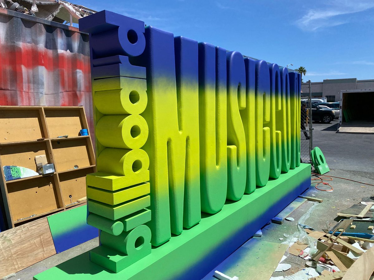 BreakAllPro's tweet image. Following the red carpet under the archway our extra large foam letters took center stage inside the MTV Billboard Awards Music Con. 
#breakallproductions #stagedesign #eventdesign #mtv #largeletters #billboardawards #mtvbillboardawards  #redcarpetevent #foamletters