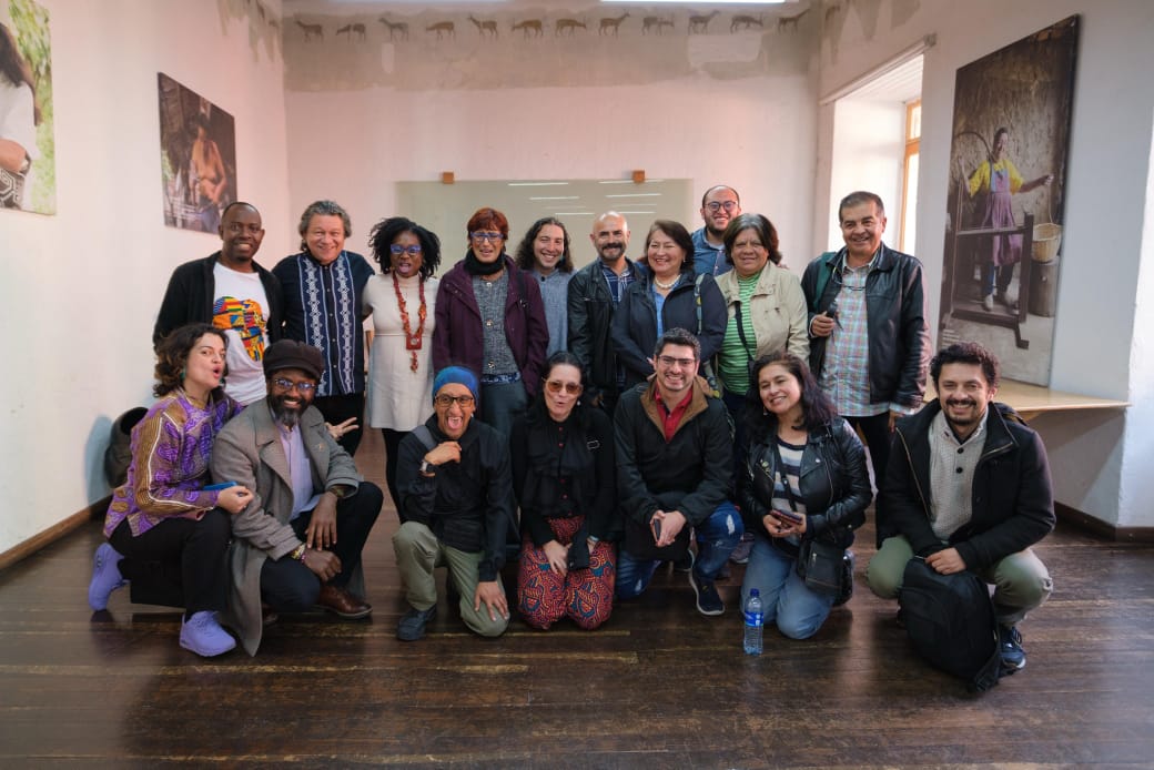 mincultura's tweet photo. Esta tarde estuvimos en la Casa Taller de Bogotá, donde nos reunimos con diversas organizaciones que forman parte del Movimiento de la Cultura Viva Comunitaria de Colombia. https://t.co/eME8U79k9k