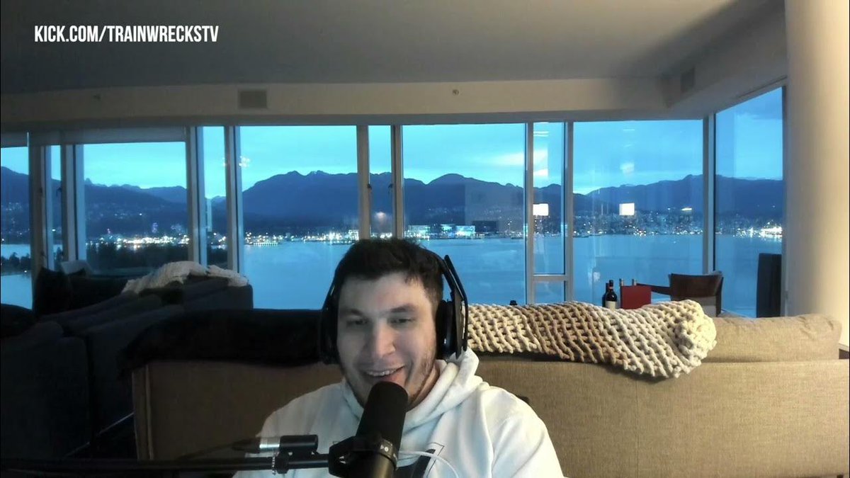 nicholasgrunza's tweet photo. @Ranch_369 @Lucasphenry @LionOfTruth182 @kick_clips Naw, just has the blinds covering the windows https://t.co/1SwQST7Xia