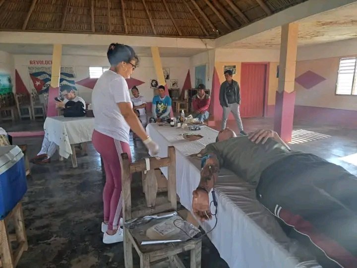 Se realiza donación de sangre en #moron en la Comunidad La Rosa porque ellos saben que #CadaGotaCuenta  y todos somos #CDRCuba