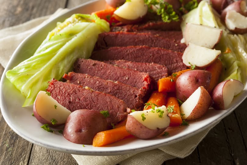 FullCircleFarms's tweet image. You're in Luck! 🍀 
You can add @creamco_meats Uncured Corned Beef Brisket to your deliveries in time for your St. Patrick's Day celebrations! Look for it when you #customizeyourbox.
#stpatricksday #corned #beef #cornedbeef #brisket #fullcircle
fullcircle.com/product/16427/…
