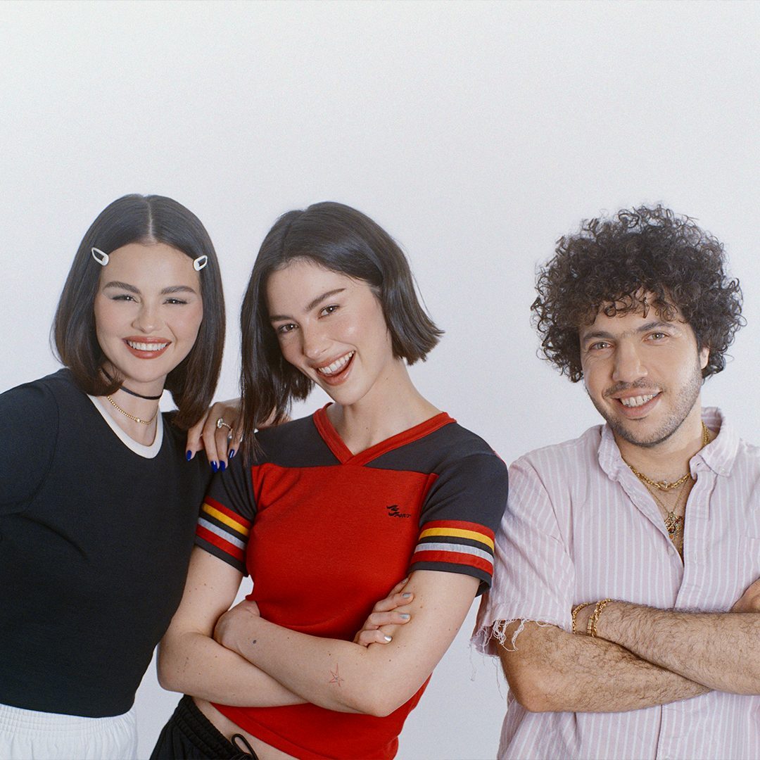 Apple Music (@applemusic) on Twitter photo .<a href="/gracieabrams/">Gracie Abrams</a> joins <a href="/selenagomez/">Selena Gomez</a> and <a href="/ItsBennyBlanco/">benny blanco</a> on the latest offering from their joint project. Hear “Call Me When You Break Up” now: apple.co/CMWYB .<a href="/gracieabrams/">Gracie Abrams</a> joins <a href="/selenagomez/">Selena Gomez</a> and <a href="/ItsBennyBlanco/">benny blanco</a> on the latest offering from their joint project. Hear “Call Me When You Break Up” now: apple.co/CMWYB