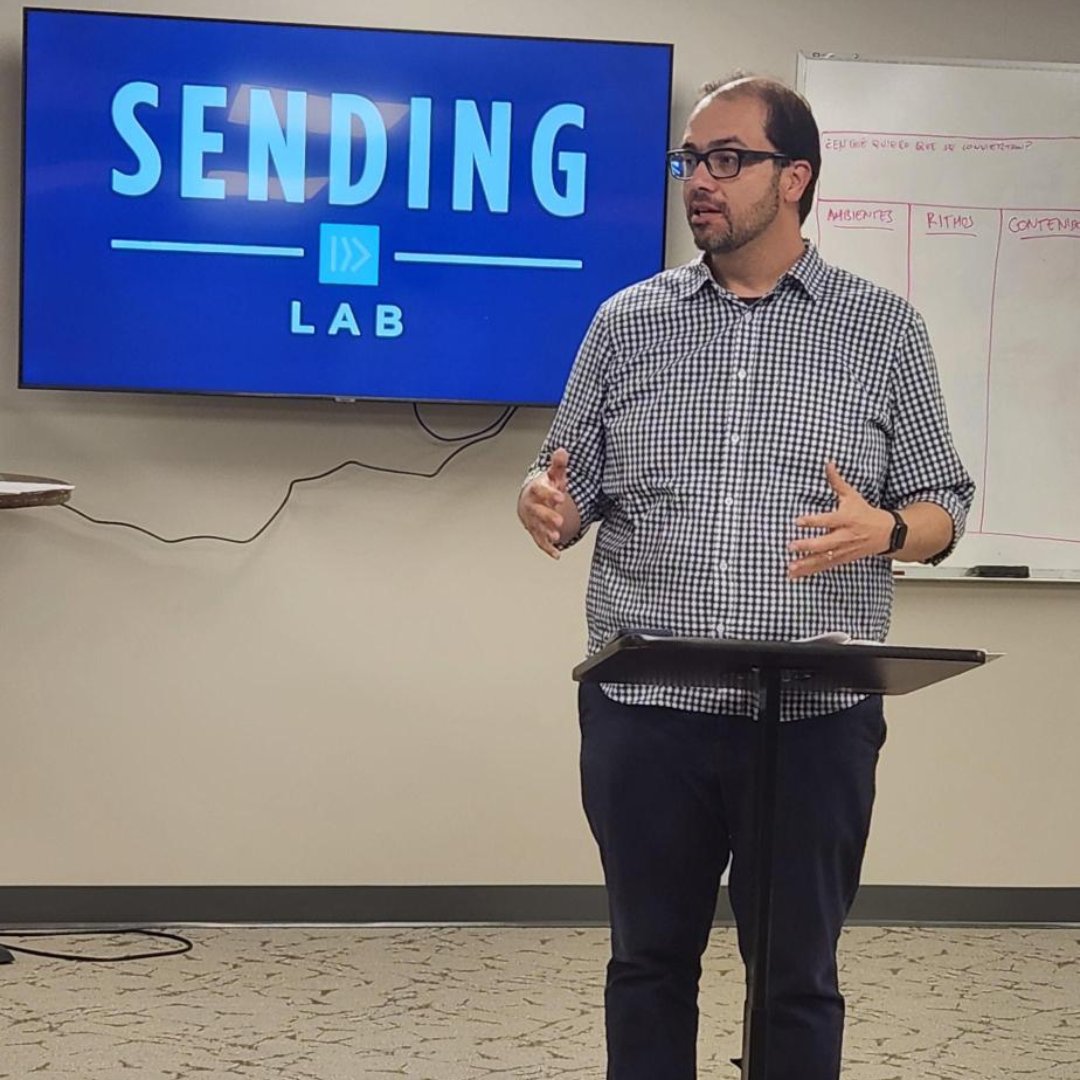 Send Network Español tweet media