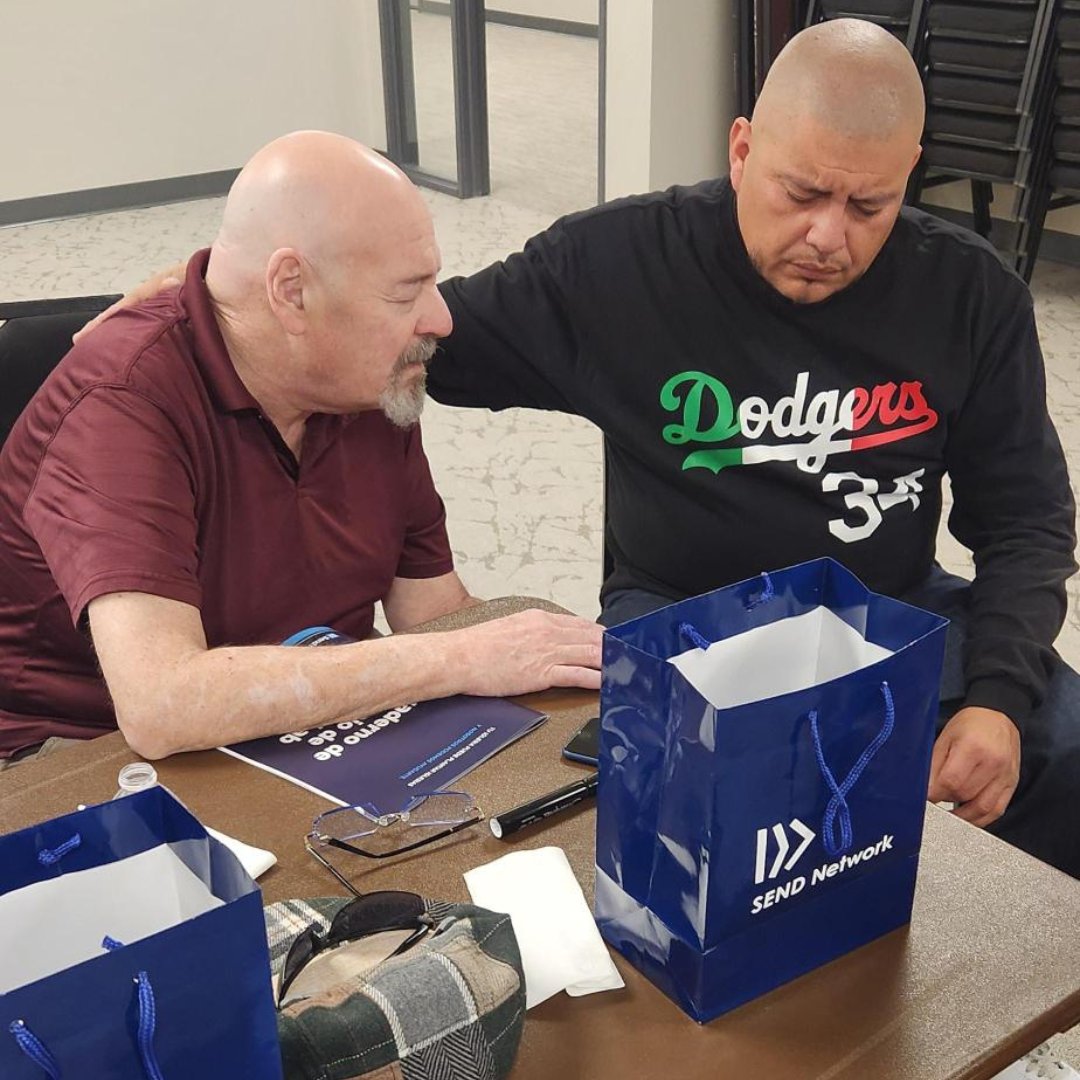 Send Network Español tweet media