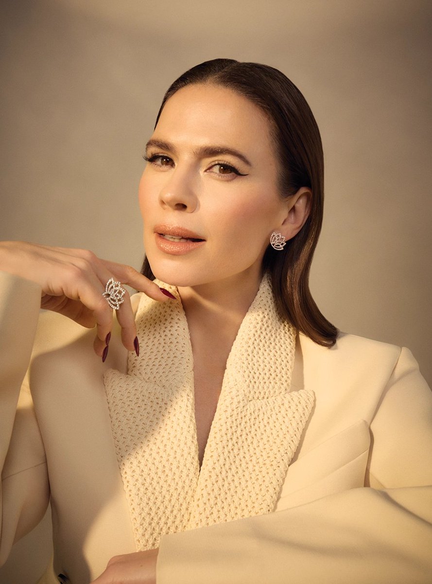 Love Hayley Atwell tweet media