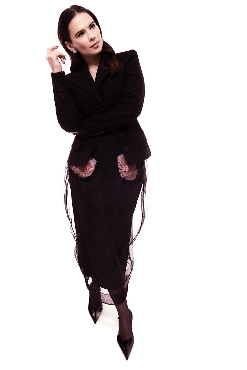 Love Hayley Atwell tweet media