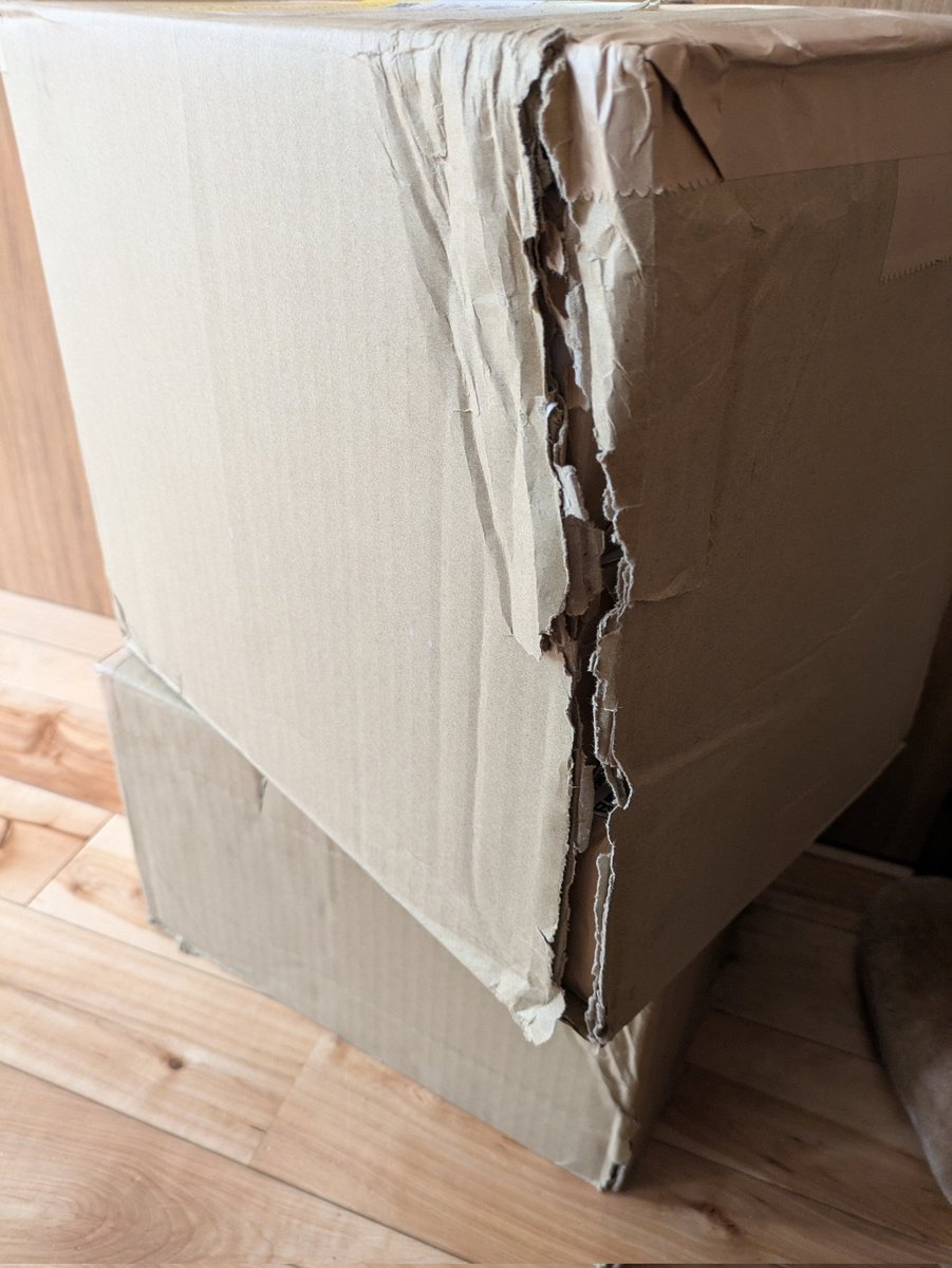 CS60_TATEGOSHI's tweet image. ヤマト運輸で、宅配された荷物が残念な事に。
出来れば丁寧に荷物を扱って頂きたいです。