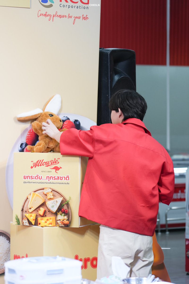 daebbas's tweet photo. รอพี่บาสกงเน้แปปนึงนะ พี่บาสไปทำงานก่อง
TASTY WITH CHEF BAS
#AllowrieTHxBAS
#บาสเด็กอ้วนที่แท้จริง https://t.co/vft3rdKQYF