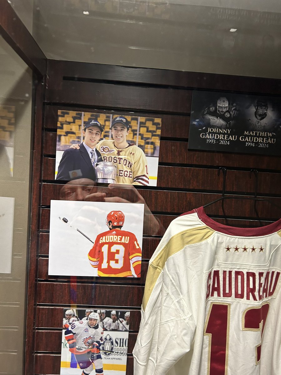 NESN's tweet photo. It’s for Johnny &amp; Matty tonight ❤️ 

@tdgarden | @BC_MHockey https://t.co/AQ0T0ggR2P