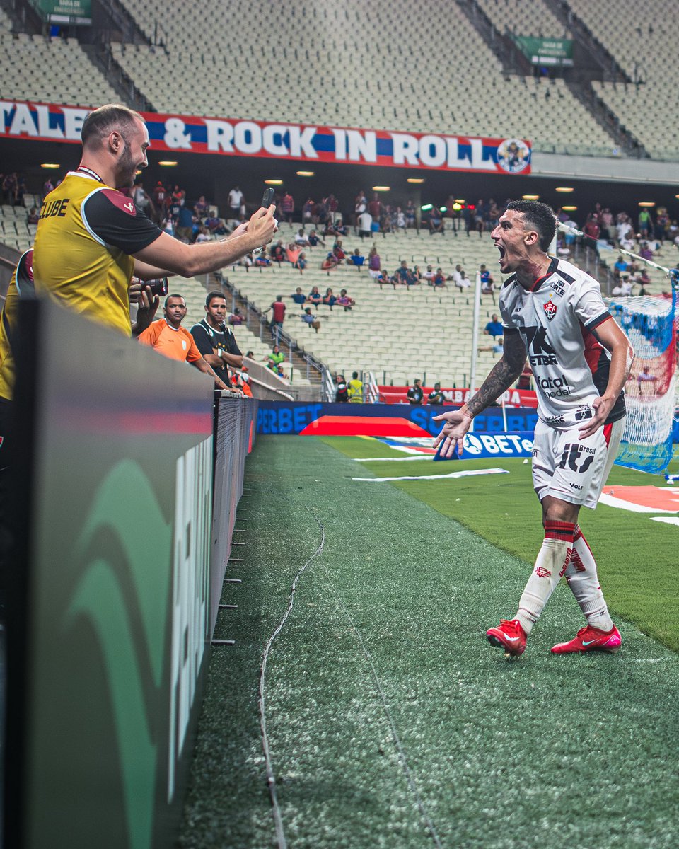 luizsmartin's tweet photo. Pela Copa! ❤️🖤🦁 https://t.co/ASEBqnLMAL