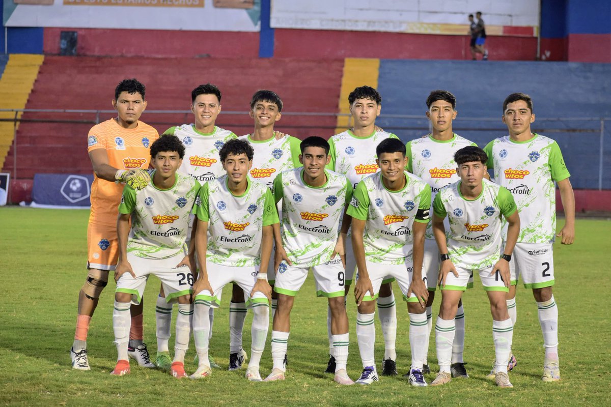 CDUsulutan's tweet photo. 𝗢𝗡𝗖𝗘 𝗜𝗡𝗜𝗖𝗜𝗔𝗟 | Este es el XI inicial que envía el Prof. Miguel Aguilar Ovando al terreno de juego.🙌

¡Dale, Usulután!

 #SomosCDUsulután🐾 #CDUsulután https://t.co/yXXgCA3tY3