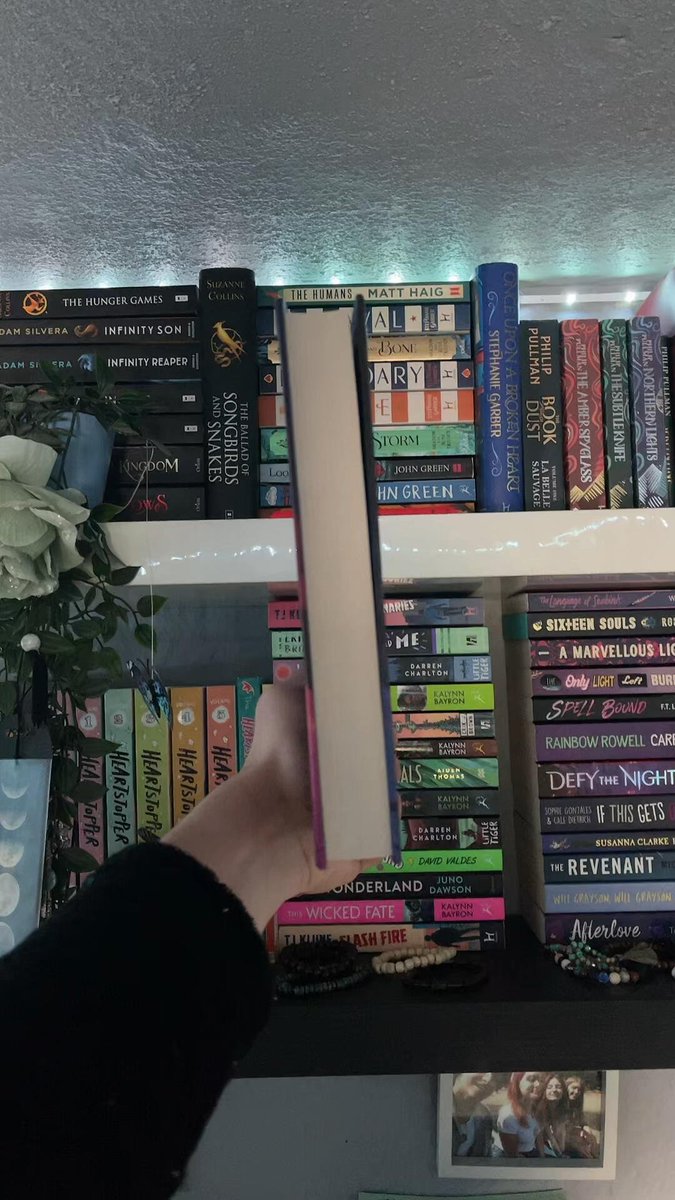 Lost in a world of words, where every page unfolds a new adventure📕