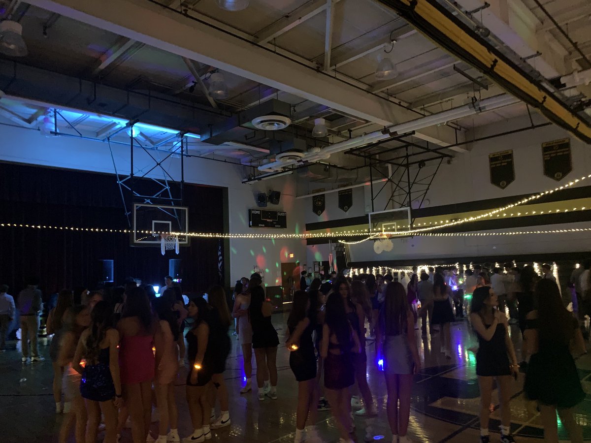 AMAZING night at Thompson’s 8th Grade Semi-Formal! Our students had a time to remember! Thanks to our PFA and parent volunteers for making this happen! #MTPSpride #ThompsonMSpride