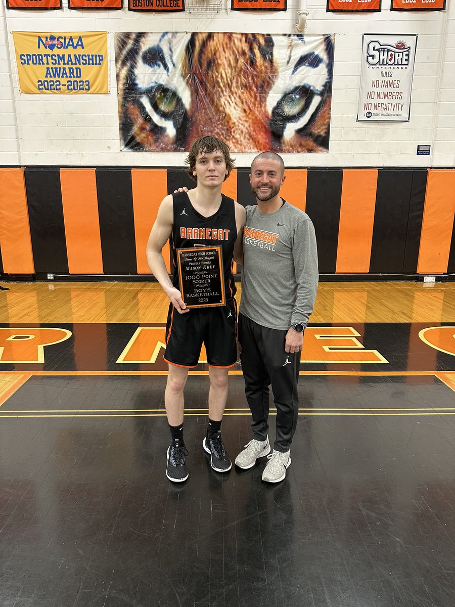 BarnegatHoops's tweet photo. #BarnegatHoops falls to Hightstown 55-39, but the night belongs to Mason Krey! 

The Senior, Guard scores 14 points, hitting his 1,000th career point on a free throw - becoming just the 2nd player in program history to reach the milestone!

Congrats Mason! https://t.co/qucLvY9Hxi