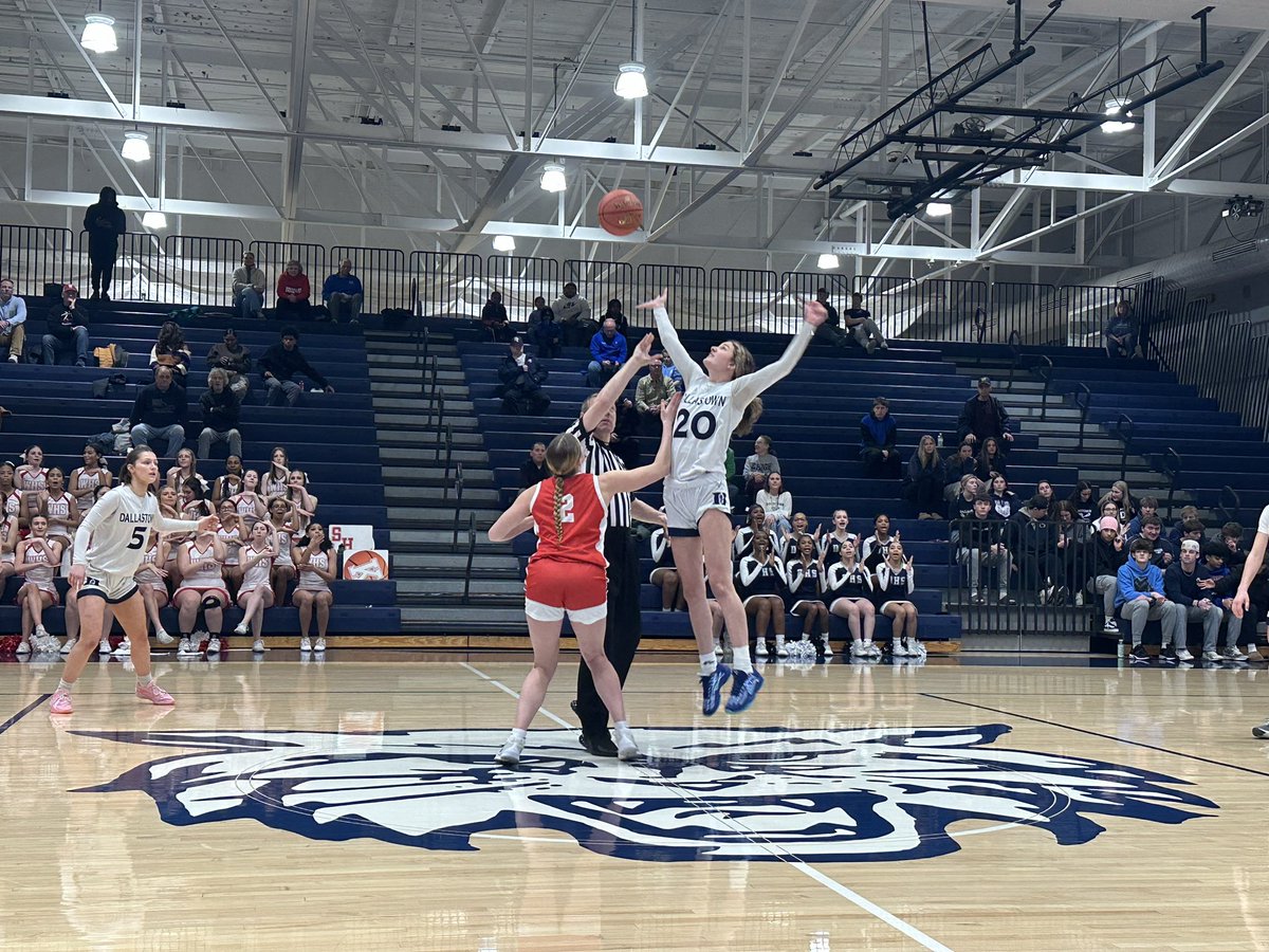 District III Girls Basketball Wilson vs. Dallastown.  Quarterfinal action.  Halftime tied up 18-18.❤️🤍🏀💙🤍🏀