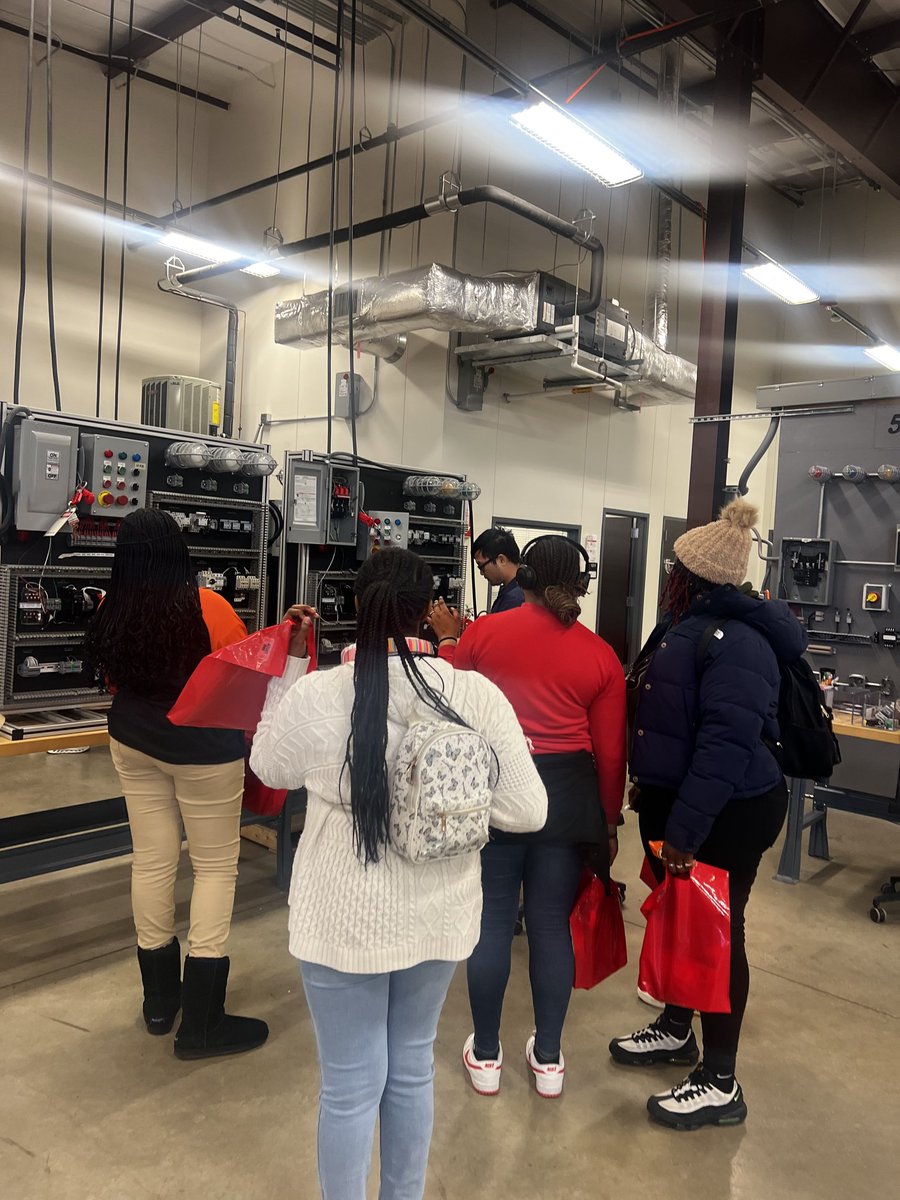 Today's GEAR UP field trip to Texas State Technical College was both exciting and productive. Students explored hands-on technical careers like diesel mechanics, welding, cybersecurity, and robotics through interactive demonstrations and a tour.
 #GEARUP