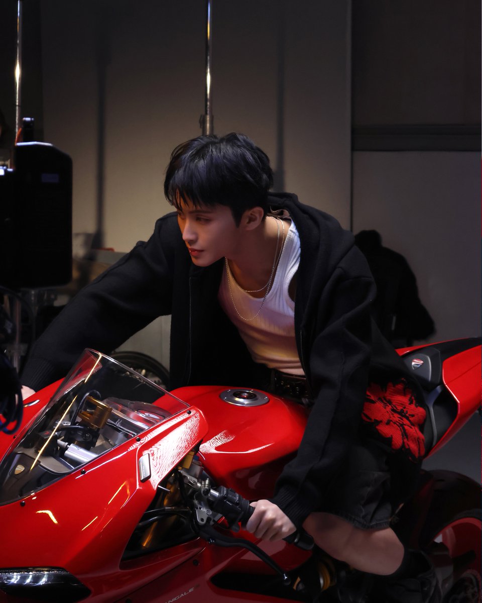 espoir_story's tweet photo. 마크 잘 있을까?
잘 있겠지
아무튼 나는 스케치컷 올려야겠다

#에스쁘아 #NCT마크 #espoir #NCTMARK https://t.co/rXoNVGLbX9