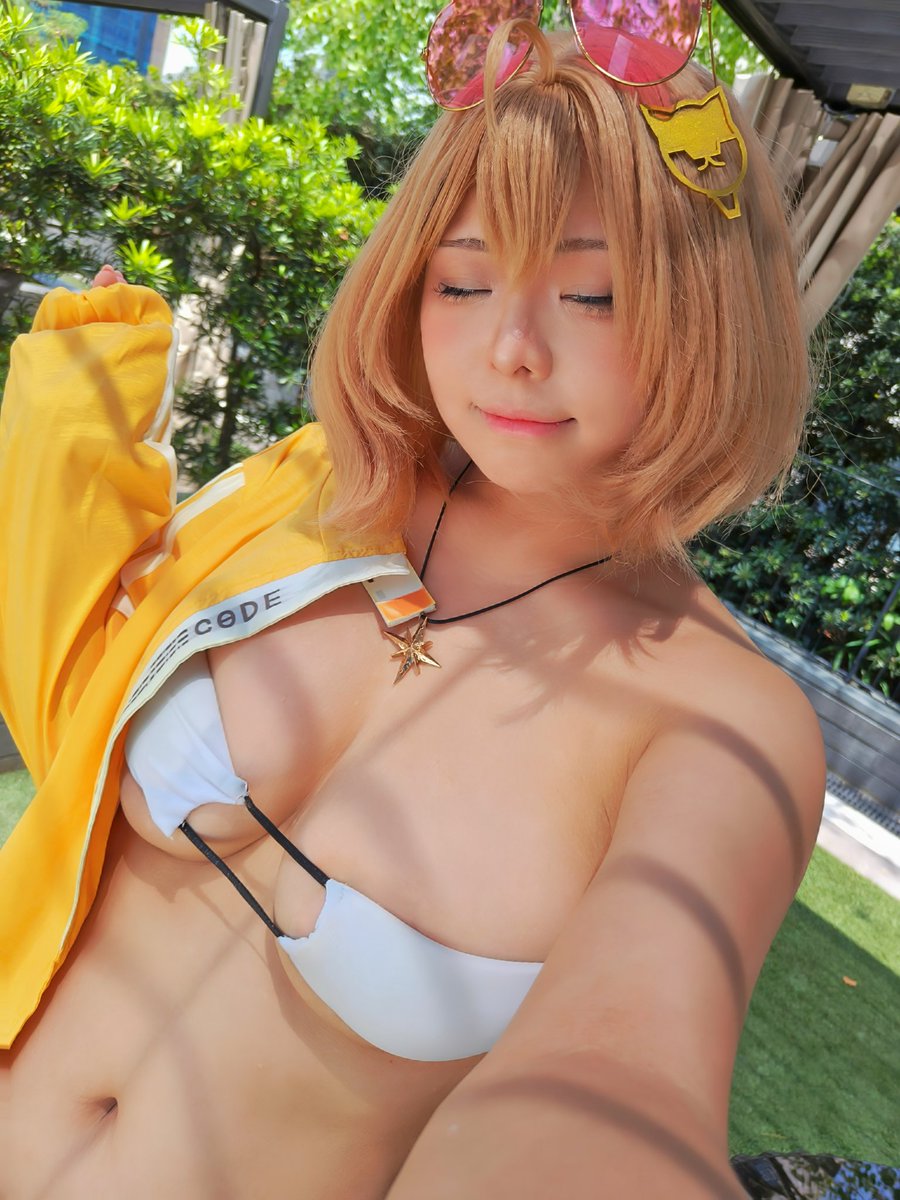 Its Friday!!!!
.
#cosplay #nikke #bikini #swimsuit #anis