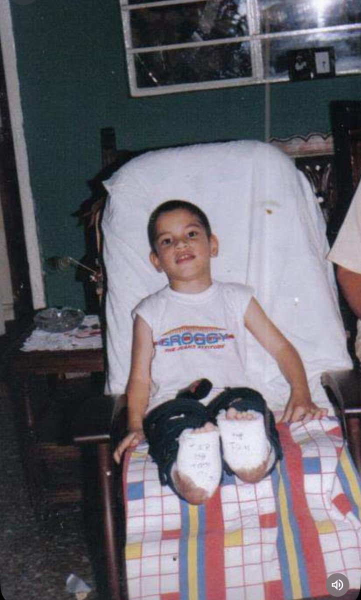 cjc96_'s tweet photo. #TBT, ¡una de mis 86 cirugías! Tenía como 5 años. Gracias Dios porque aunque nunca he caminado sin ayuda, lo puedo hacer con el caminador. https://t.co/jKKKlpiU6C