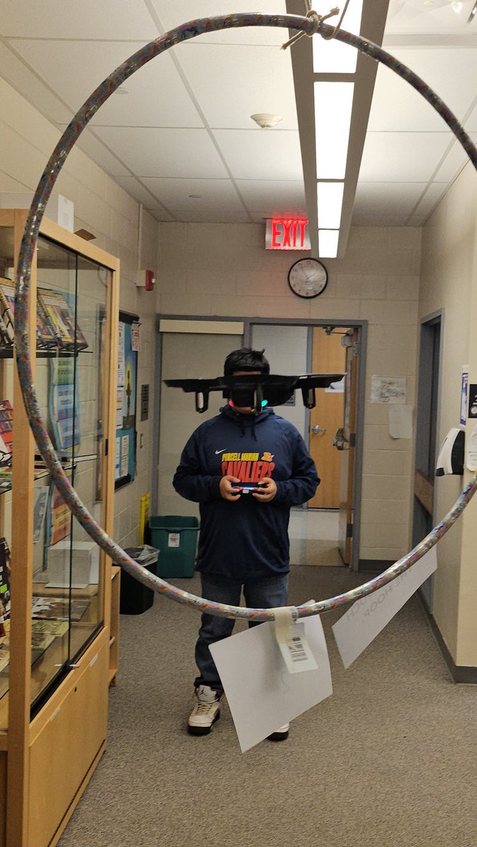 GregoryJohn33's tweet image. The NJ drones have taken over Paul Robeson School! 🛸 8th graders are exploring drone aviation and putting their piloting skills to the test. #NBDroneCompetition2025 #STEAM @PaulRobesonNBPS #Allin4NB